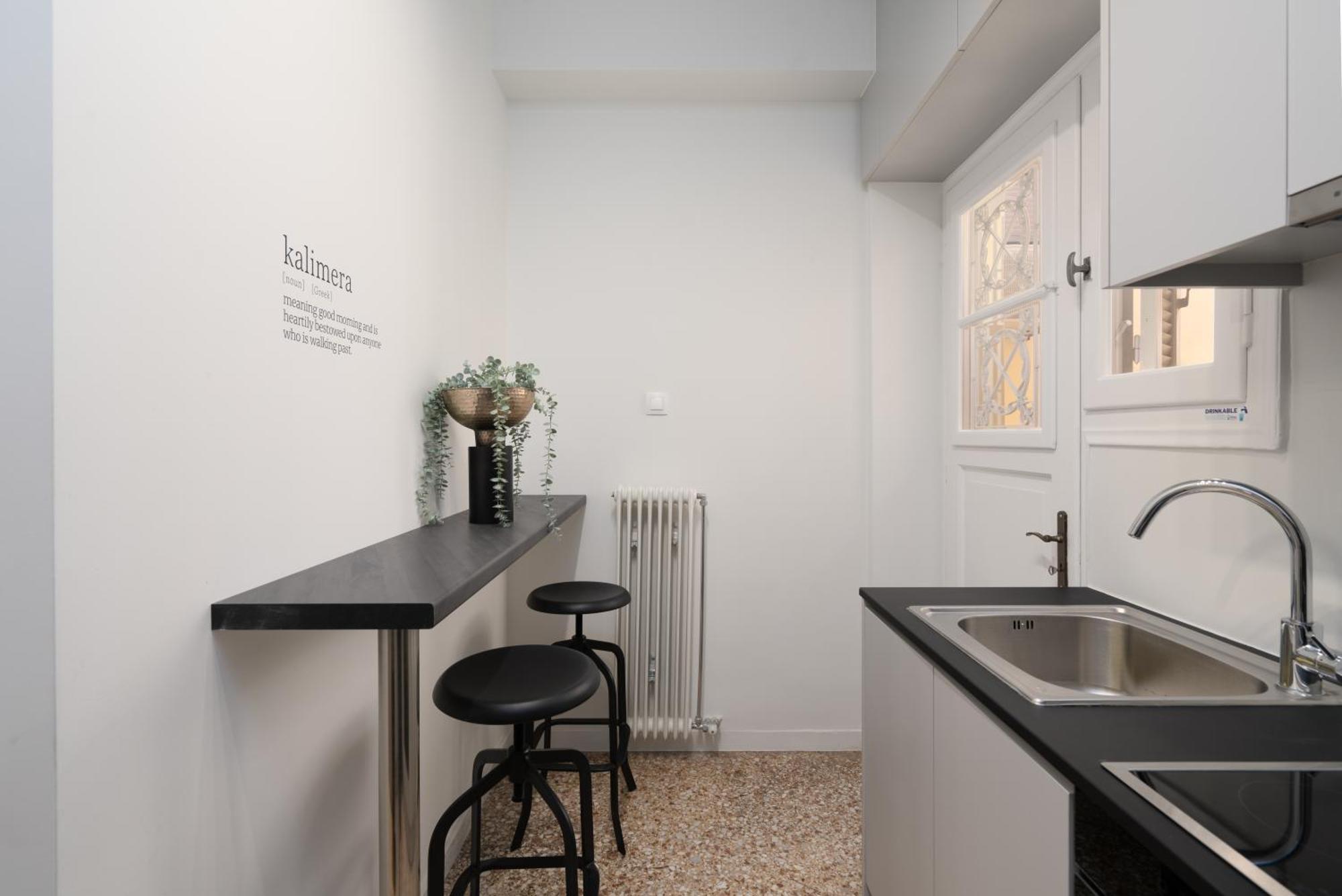 Metroscape Retreat Nearby Metro Station Apartment Атина Екстериор снимка