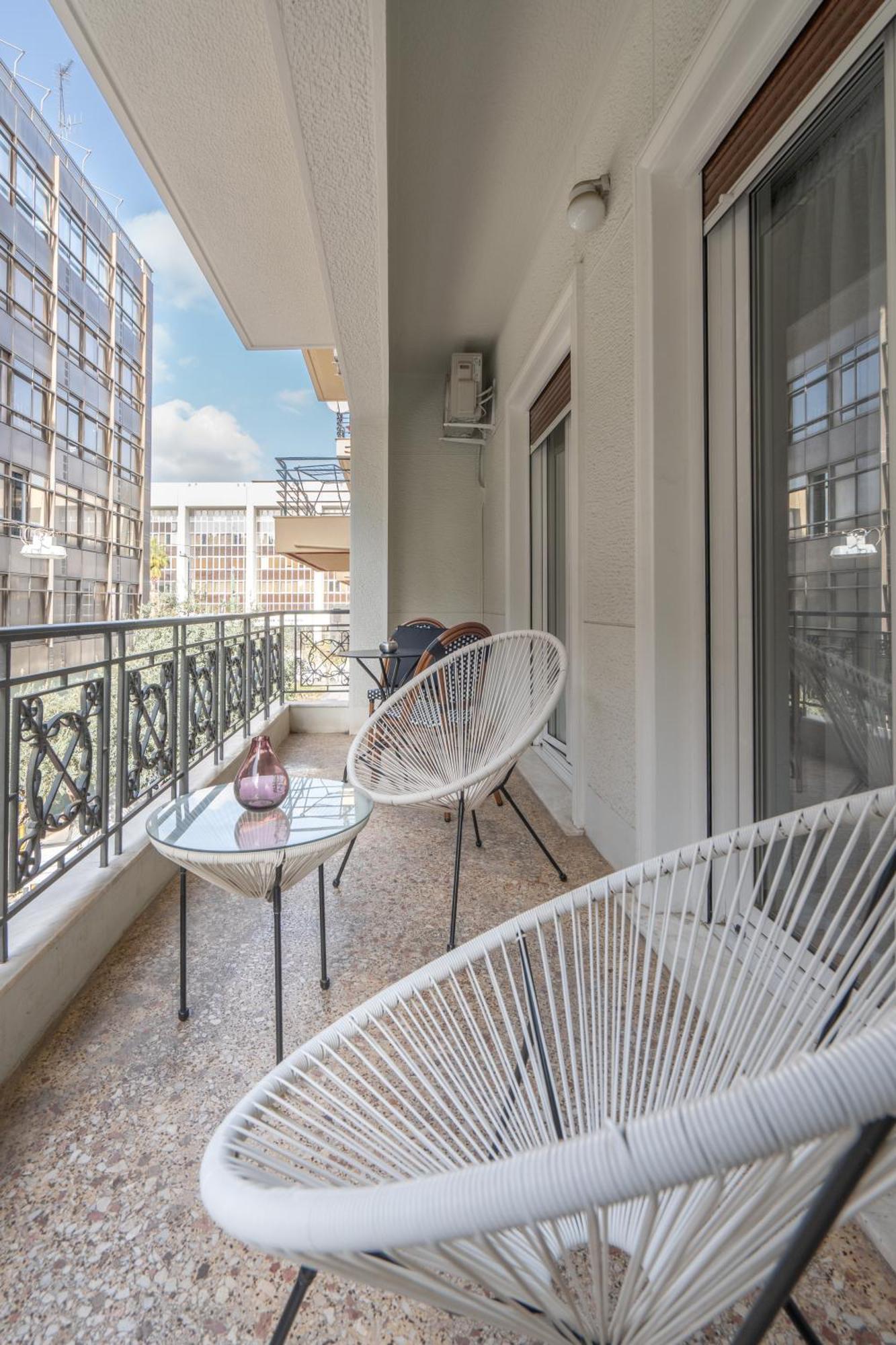 Metroscape Retreat Nearby Metro Station Apartment Атина Екстериор снимка