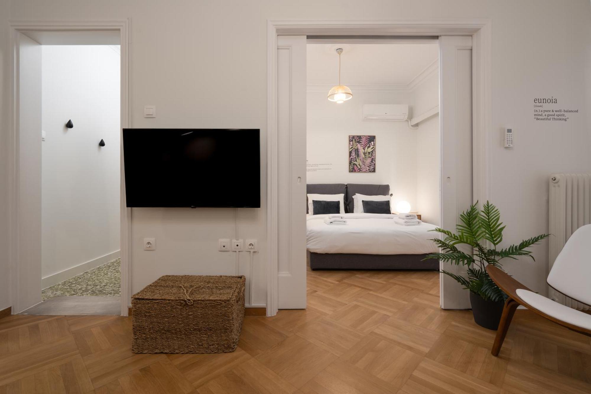 Metroscape Retreat Nearby Metro Station Apartment Атина Екстериор снимка