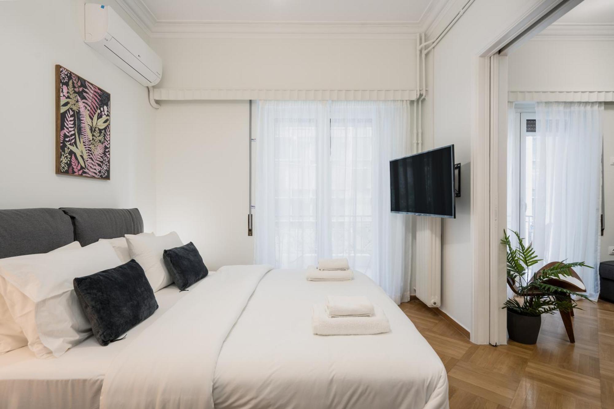 Metroscape Retreat Nearby Metro Station Apartment Атина Екстериор снимка